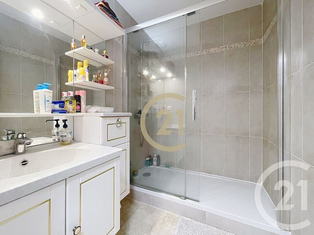 Appartement F4 à vendre - 4 pièces - 79,46 m2 - Cannes La Bocca - 06 - PROVENCE-ALPES-COTE-D-AZUR