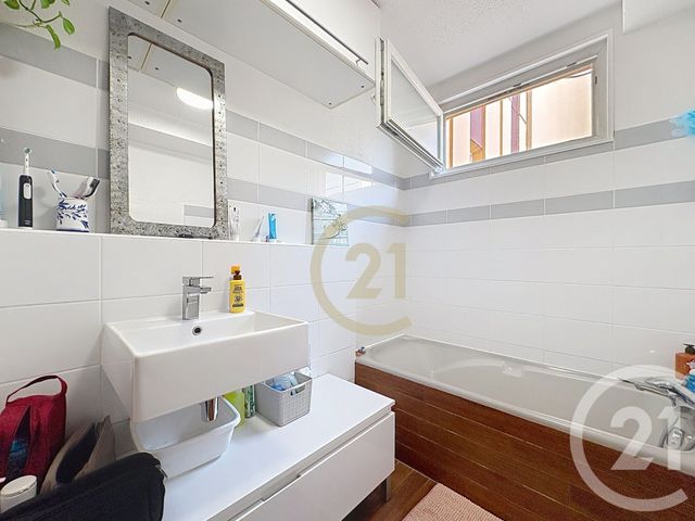 Appartement F6 &agrave; vendre - 6 pi&egrave;ces - 111,93 m2 - Cannes La Bocca - 06 - PROVENCE-ALPES-COTE-D-AZUR