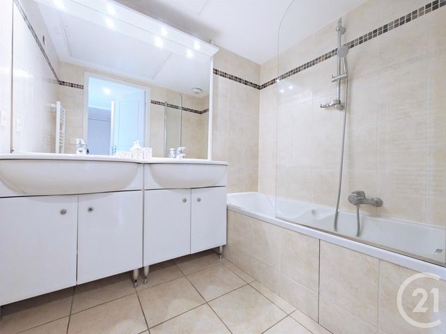 Appartement F3 à vendre - 3 pièces - 61,62 m2 - Cannes La Bocca - 06 - PROVENCE-ALPES-COTE-D-AZUR