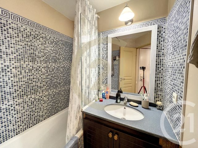 Appartement &agrave; vendre - 2 pi&egrave;ces - 30,17 m2 - Cannes La Bocca - 06 - PROVENCE-ALPES-COTE-D-AZUR