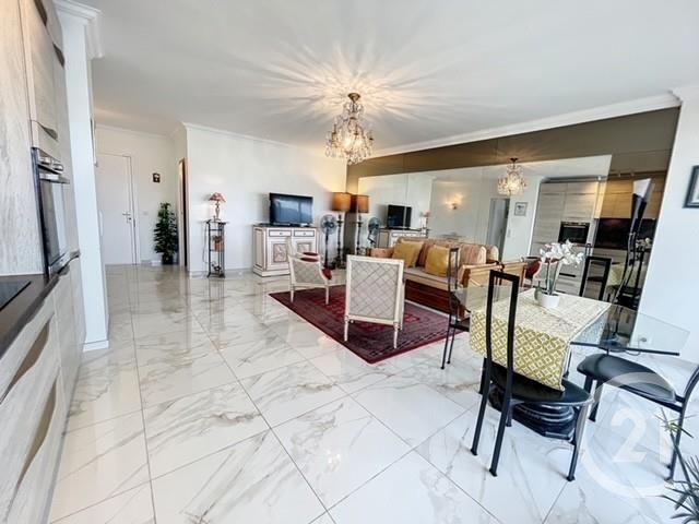 Appartement F3 à vendre - 3 pièces - 74,75 m2 - Cannes La Bocca - 06 - PROVENCE-ALPES-COTE-D-AZUR