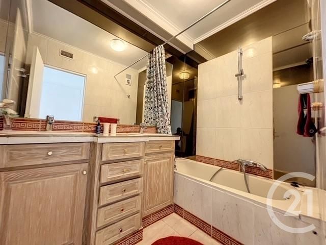 Appartement F3 à vendre - 3 pièces - 74,75 m2 - Cannes La Bocca - 06 - PROVENCE-ALPES-COTE-D-AZUR