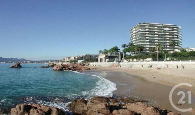 Appartement F3 à vendre - 3 pièces - 74,75 m2 - Cannes La Bocca - 06 - PROVENCE-ALPES-COTE-D-AZUR