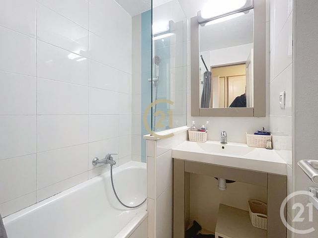 Appartement F2 à vendre - 2 pièces - 30,39 m2 - Cannes La Bocca - 06 - PROVENCE-ALPES-COTE-D-AZUR