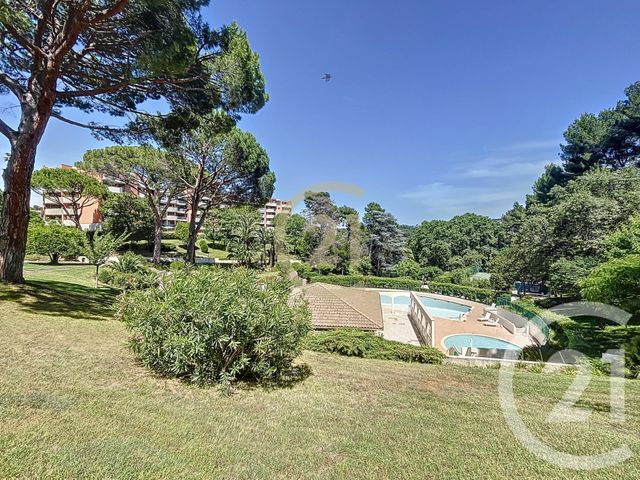 Appartement F3 à vendre - 3 pièces - 125 m2 - Cannes La Bocca - 06 - PROVENCE-ALPES-COTE-D-AZUR