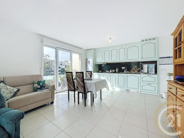 Appartement T3 à vendre - 3 pièces - 62,55 m2 - Cannes La Bocca - 06 - PROVENCE-ALPES-COTE-D-AZUR