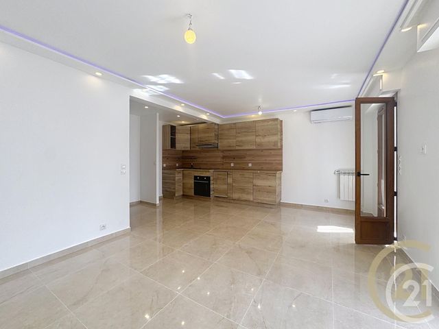 Appartement T3 à vendre - 3 pièces - 62,20 m2 - Cannes La Bocca - 06 - PROVENCE-ALPES-COTE-D-AZUR