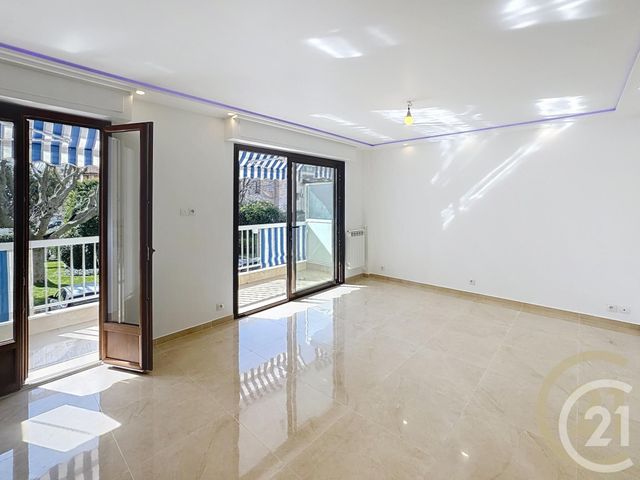Appartement T3 à vendre - 3 pièces - 62,20 m2 - Cannes La Bocca - 06 - PROVENCE-ALPES-COTE-D-AZUR