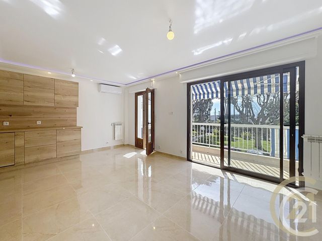 Appartement T3 à vendre - 3 pièces - 62,20 m2 - Cannes La Bocca - 06 - PROVENCE-ALPES-COTE-D-AZUR