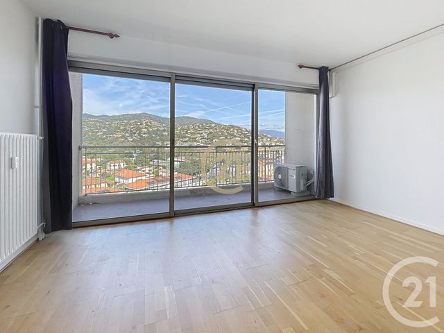 Appartement F3 à vendre - 3 pièces - 80,59 m2 - Mandelieu La Napoule - 06 - PROVENCE-ALPES-COTE-D-AZUR