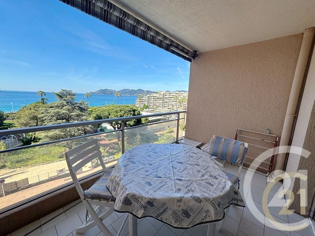 Appartement T2 à vendre - 2 pièces - 32 m2 - Cannes - 06 - PROVENCE-ALPES-COTE-D-AZUR