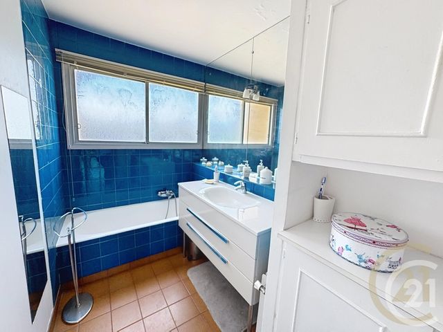 Appartement F3 à vendre - 3 pièces - 67,29 m2 - Cannes La Bocca - 06 - PROVENCE-ALPES-COTE-D-AZUR