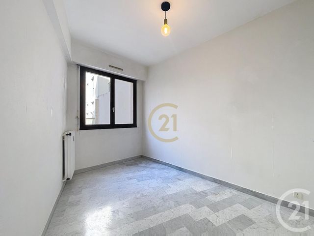 Appartement F3 à vendre - 3 pièces - 64 m2 - Cannes La Bocca - 06 - PROVENCE-ALPES-COTE-D-AZUR