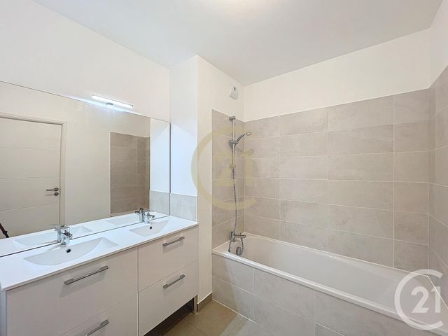 Appartement T3 &agrave; louer - 3 pi&egrave;ces - 69,30 m2 - Cannes La Bocca - 06 - PROVENCE-ALPES-COTE-D-AZUR