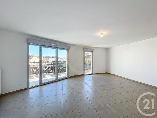 Appartement T3 &agrave; louer - 3 pi&egrave;ces - 69,30 m2 - Cannes La Bocca - 06 - PROVENCE-ALPES-COTE-D-AZUR