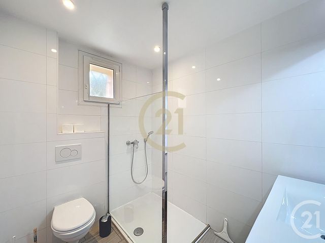 Appartement T2 à louer - 2 pièces - 32,80 m2 - Cannes La Bocca - 06 - PROVENCE-ALPES-COTE-D-AZUR