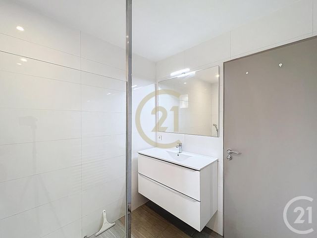 Appartement T2 à louer - 2 pièces - 32,80 m2 - Cannes La Bocca - 06 - PROVENCE-ALPES-COTE-D-AZUR