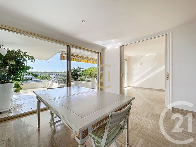 Appartement F3 à vendre - 3 pièces - 69,01 m2 - Cannes La Bocca - 06 - PROVENCE-ALPES-COTE-D-AZUR