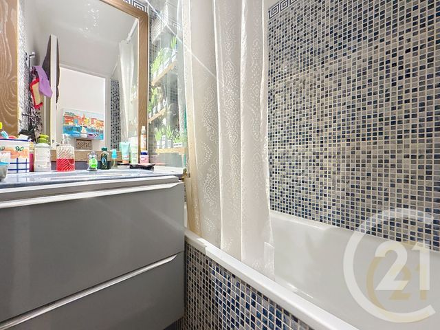 Appartement à vendre - 2 pièces - 36,56 m2 - Cannes La Bocca - 06 - PROVENCE-ALPES-COTE-D-AZUR