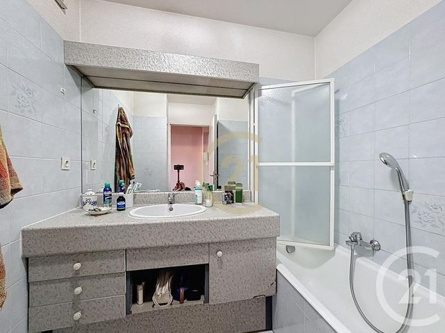 Appartement F3 à vendre - 3 pièces - 48 m2 - Cannes La Bocca - 06 - PROVENCE-ALPES-COTE-D-AZUR