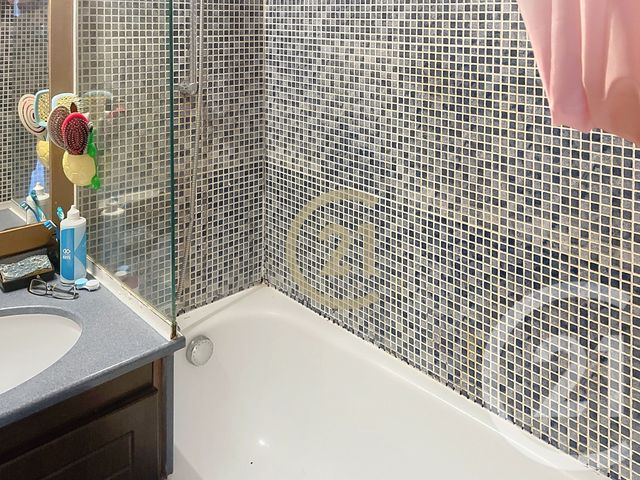 Appartement F2 à vendre - 2 pièces - 25,70 m2 - Cannes La Bocca - 06 - PROVENCE-ALPES-COTE-D-AZUR