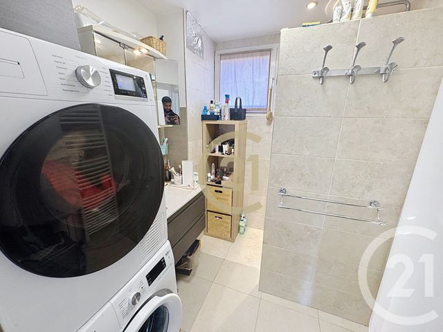 Appartement T3 à vendre - 3 pièces - 55,56 m2 - Cannes La Bocca - 06 - PROVENCE-ALPES-COTE-D-AZUR