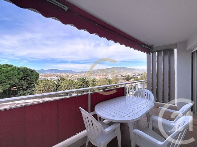 Appartement F2 &agrave; louer - 2 pi&egrave;ces - 59,77 m2 - Cannes La Bocca - 06 - PROVENCE-ALPES-COTE-D-AZUR