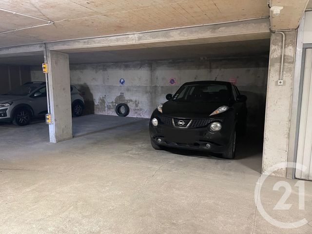 parking - CANNES LA BOCCA - 06