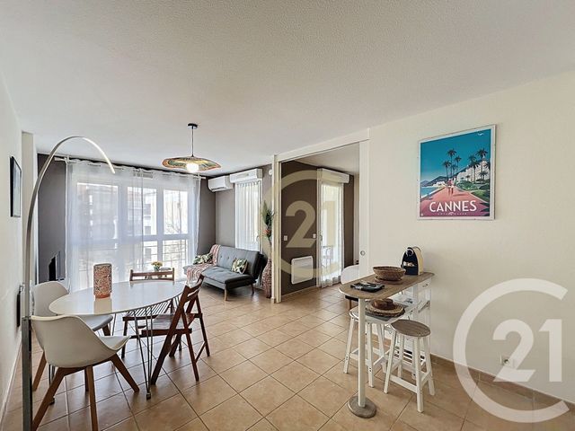 Appartement T2 &agrave; louer - 2 pi&egrave;ces - 42 m2 - Cannes La Bocca - 06 - PROVENCE-ALPES-COTE-D-AZUR