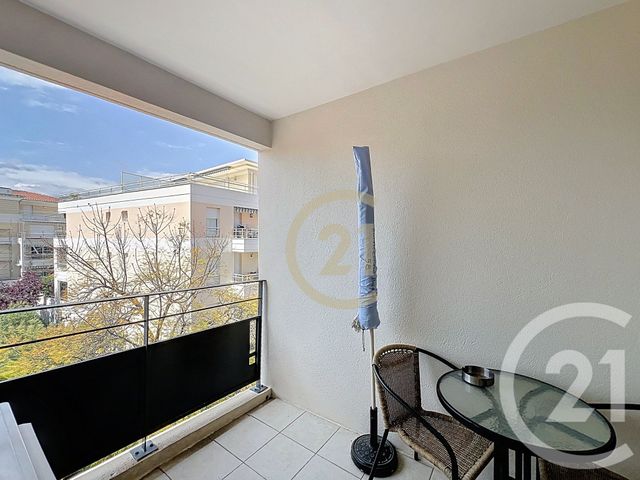 Appartement T2 &agrave; louer - 2 pi&egrave;ces - 42 m2 - Cannes La Bocca - 06 - PROVENCE-ALPES-COTE-D-AZUR