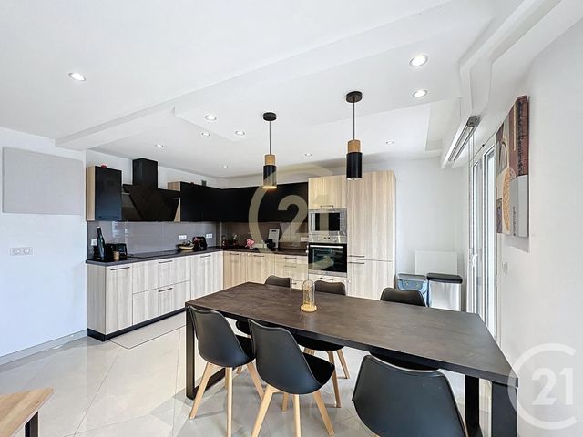 Appartement F4 &agrave; louer - 4 pi&egrave;ces - 91,86 m2 - Cannes La Bocca - 06 - PROVENCE-ALPES-COTE-D-AZUR