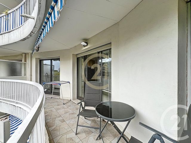 Appartement F4 &agrave; louer - 4 pi&egrave;ces - 91,86 m2 - Cannes La Bocca - 06 - PROVENCE-ALPES-COTE-D-AZUR