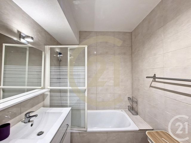 Appartement Studio &agrave; louer - 1 pi&egrave;ce - 30,78 m2 - Cannes La Bocca - 06 - PROVENCE-ALPES-COTE-D-AZUR