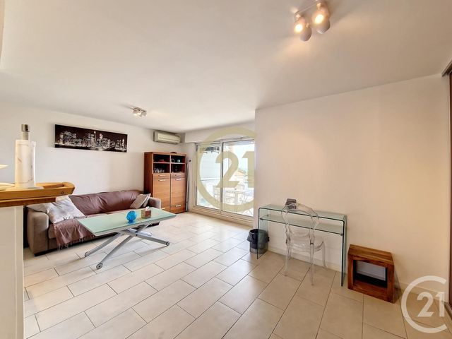 Appartement F2 &agrave; louer - 2 pi&egrave;ces - 42 m2 - Cannes La Bocca - 06 - PROVENCE-ALPES-COTE-D-AZUR