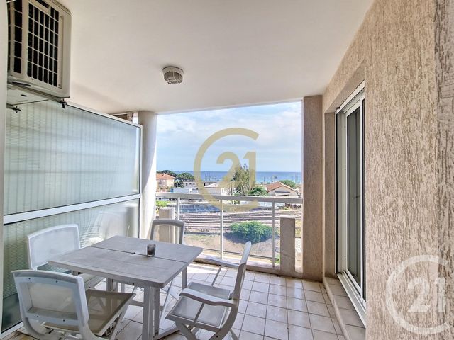 Appartement F2 &agrave; louer - 2 pi&egrave;ces - 42 m2 - Cannes La Bocca - 06 - PROVENCE-ALPES-COTE-D-AZUR