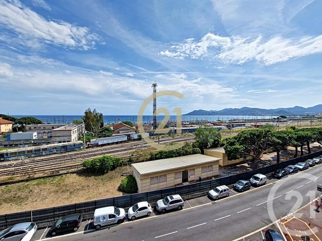 Appartement F2 &agrave; louer - 2 pi&egrave;ces - 42 m2 - Cannes La Bocca - 06 - PROVENCE-ALPES-COTE-D-AZUR