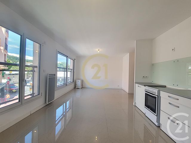 Appartement Studio &agrave; louer - 1 pi&egrave;ce - 32,24 m2 - Cannes La Bocca - 06 - PROVENCE-ALPES-COTE-D-AZUR