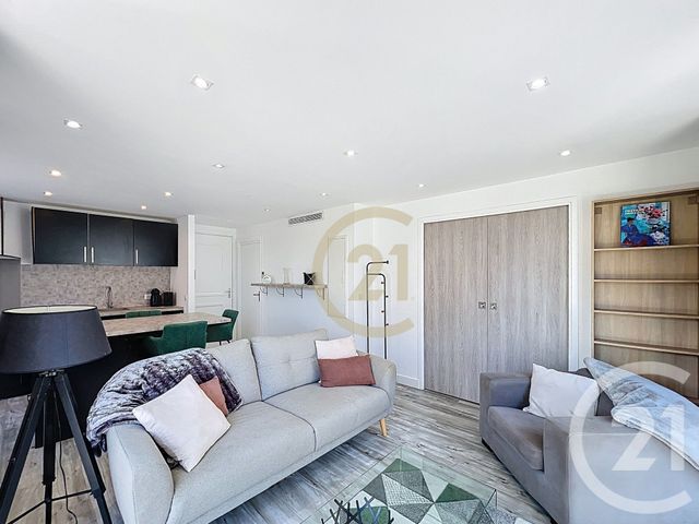 Appartement T2 &agrave; louer - 2 pi&egrave;ces - 42,37 m2 - Cannes La Bocca - 06 - PROVENCE-ALPES-COTE-D-AZUR