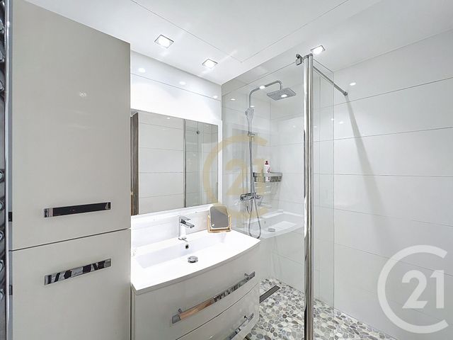 Appartement T2 &agrave; louer - 2 pi&egrave;ces - 42,37 m2 - Cannes La Bocca - 06 - PROVENCE-ALPES-COTE-D-AZUR