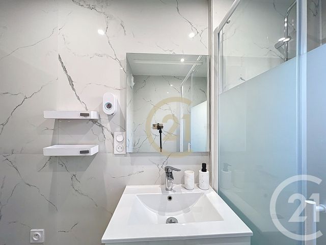 Appartement T2 &agrave; louer - 2 pi&egrave;ces - 41,01 m2 - Le Cannet - 06 - PROVENCE-ALPES-COTE-D-AZUR