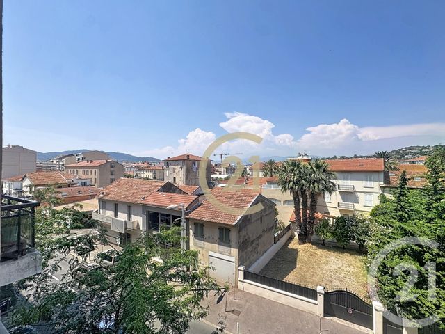 Appartement F2 + cab &agrave; vendre - 2 pi&egrave;ces - 28,93 m2 - Cannes La Bocca - 06 - PROVENCE-ALPES-COTE-D-AZUR