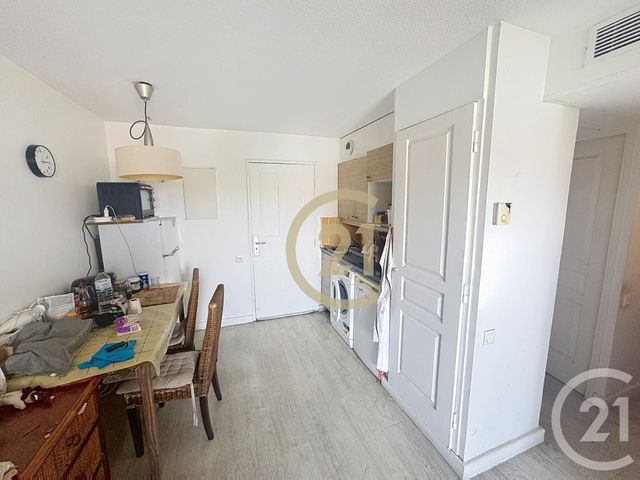 Appartement F2 + cab &agrave; vendre - 2 pi&egrave;ces - 28,93 m2 - Cannes La Bocca - 06 - PROVENCE-ALPES-COTE-D-AZUR