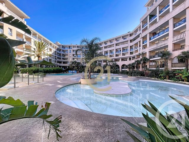 Appartement F2 + cab &agrave; vendre - 2 pi&egrave;ces - 28,93 m2 - Cannes La Bocca - 06 - PROVENCE-ALPES-COTE-D-AZUR
