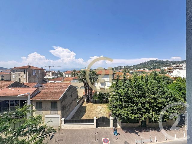 Appartement F2 + cab &agrave; vendre - 2 pi&egrave;ces - 28,93 m2 - Cannes La Bocca - 06 - PROVENCE-ALPES-COTE-D-AZUR