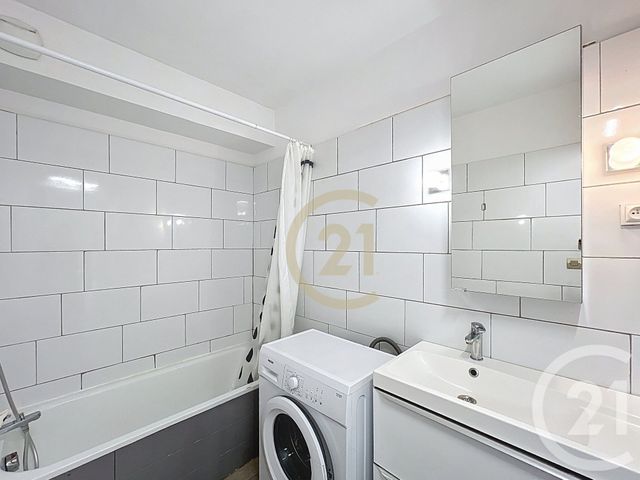 Appartement Studio &agrave; louer - 1 pi&egrave;ce - 30 m2 - Cannes La Bocca - 06 - PROVENCE-ALPES-COTE-D-AZUR