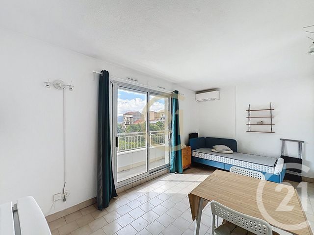 Appartement Studio &agrave; louer - 1 pi&egrave;ce - 30 m2 - Cannes La Bocca - 06 - PROVENCE-ALPES-COTE-D-AZUR