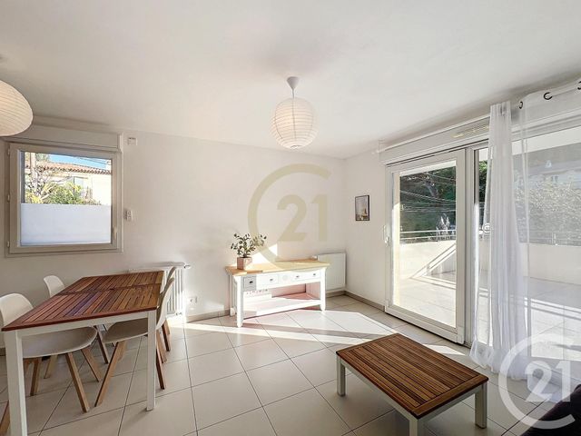 Appartement F2 &agrave; louer - 2 pi&egrave;ces - 38,01 m2 - Cannes La Bocca - 06 - PROVENCE-ALPES-COTE-D-AZUR