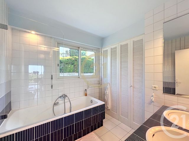 Appartement F3 &agrave; louer - 3 pi&egrave;ces - 69,11 m2 - Cannes - 06 - PROVENCE-ALPES-COTE-D-AZUR