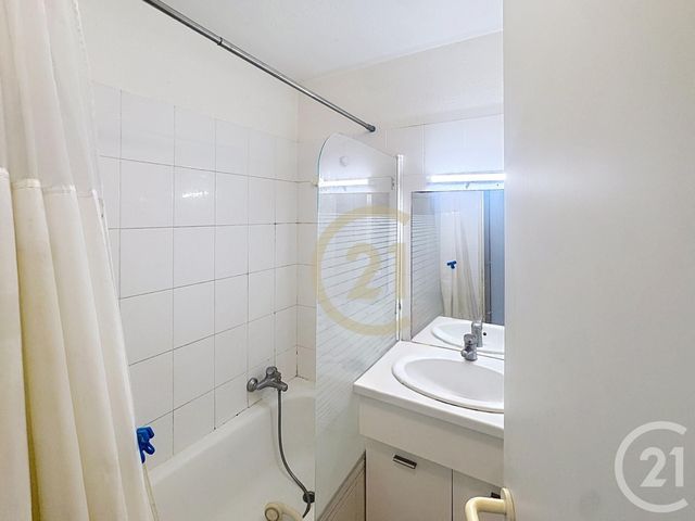 Appartement Studio Cabine &agrave; vendre - 1 pi&egrave;ce - 22,50 m2 - Cannes La Bocca - 06 - PROVENCE-ALPES-COTE-D-AZUR