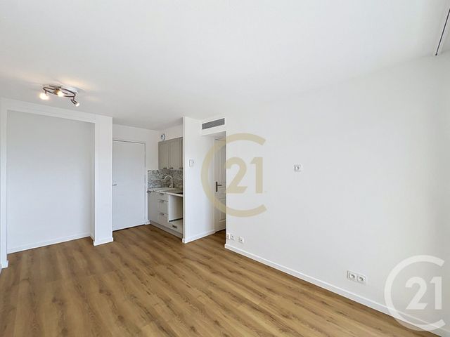 Appartement T2 &agrave; louer - 2 pi&egrave;ces - 27 m2 - Cannes La Bocca - 06 - PROVENCE-ALPES-COTE-D-AZUR